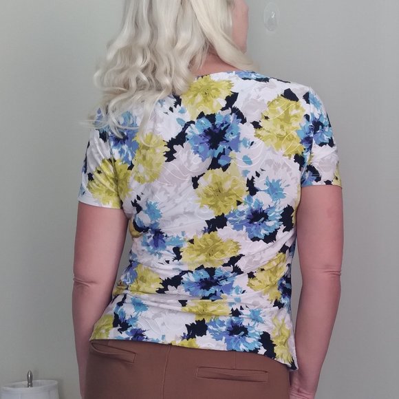 Floral Print JM Collection Top - Picture 2 of 7